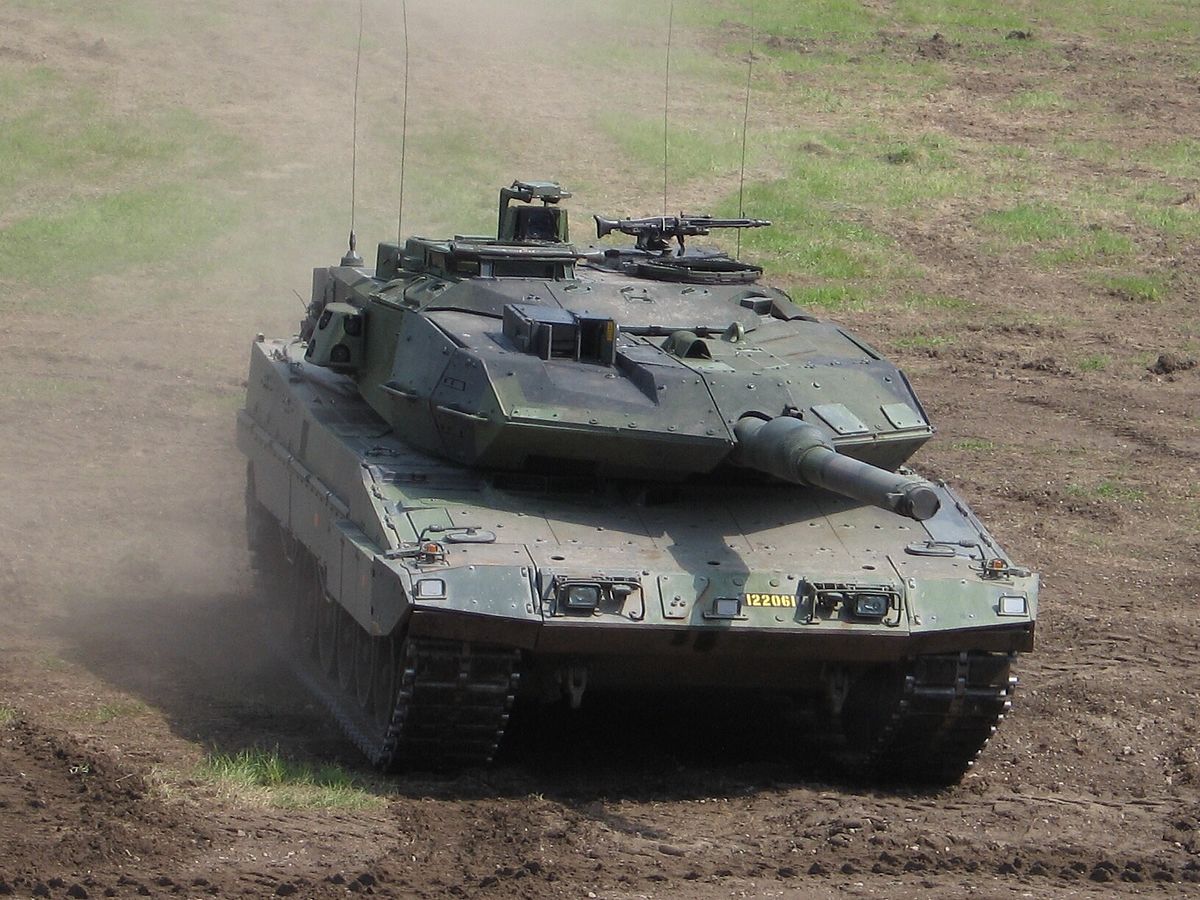1200px-Strv122_3_cropped